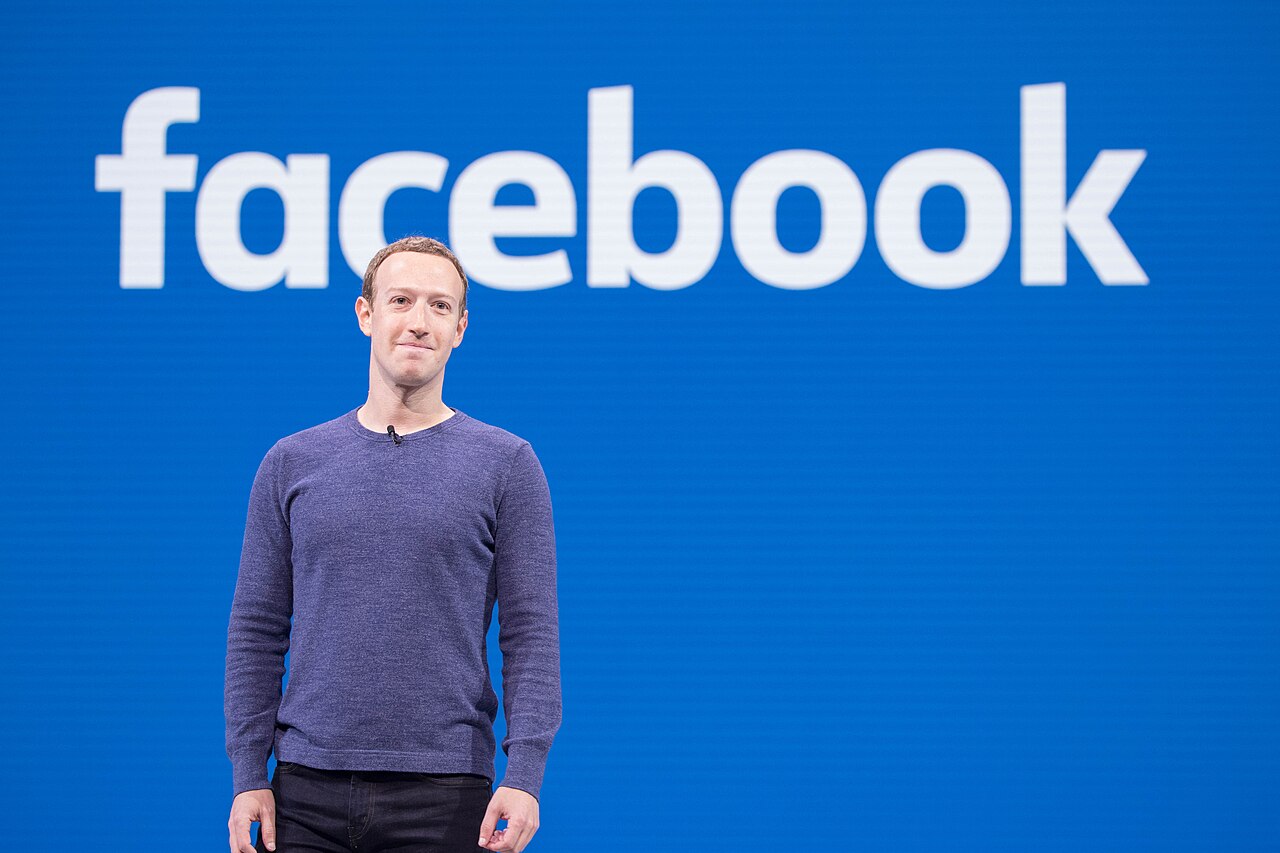 Mark Zuckerberg giving keynote presentation at Facebook F8 developer conference 2018 / Wikimedia Commons (File:Mark Zuckerberg F8 2018 Keynote (41793471742).jpg)
