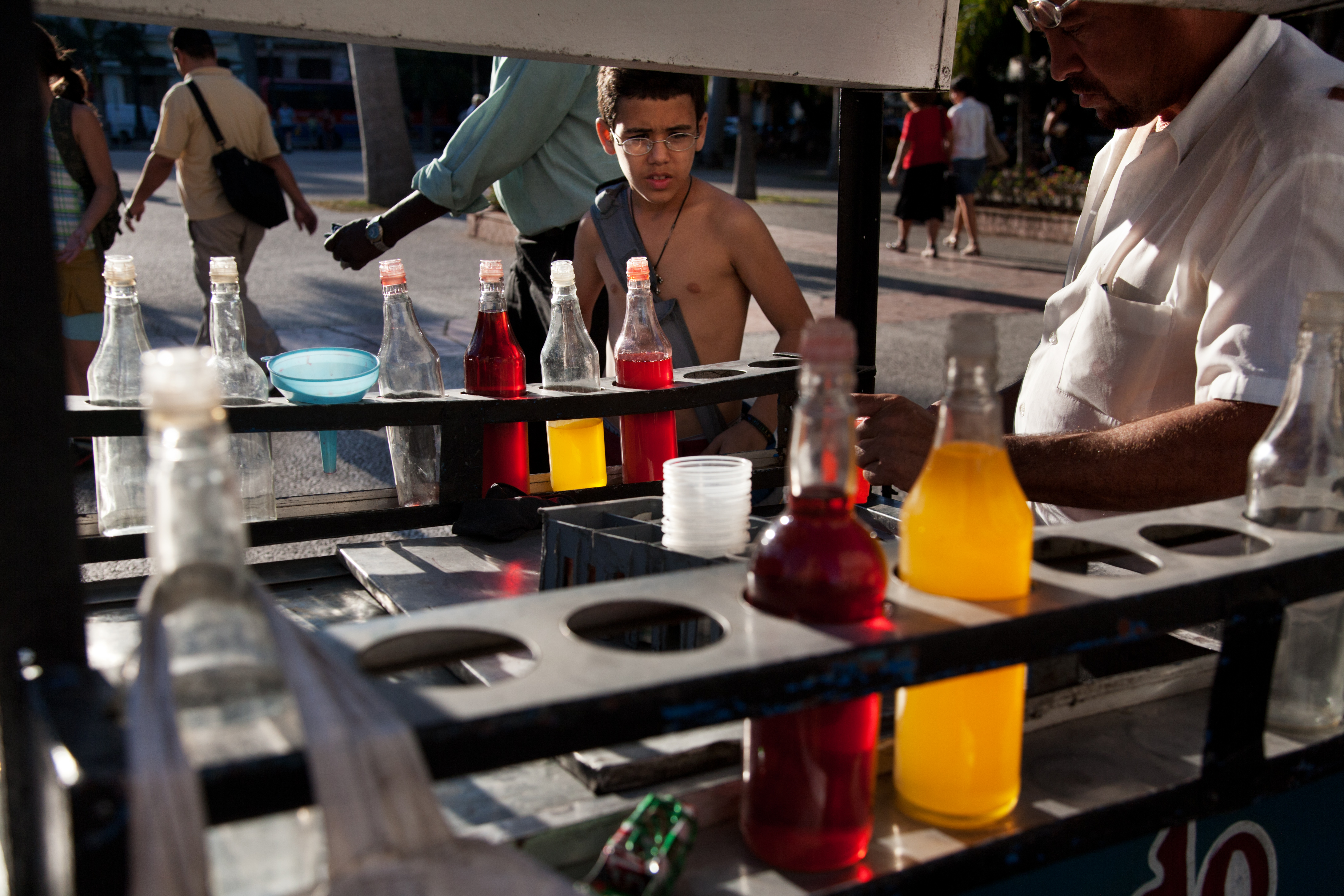 Havana street scene with colorful Granizado (shaved ice) carts and vendors / By Wikimedia Commons - File:Havana - Cuba - 3643.jpg