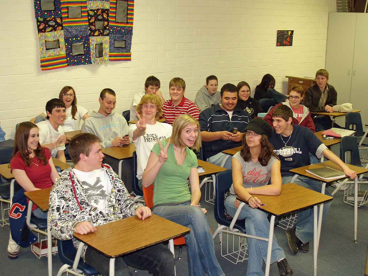 American high school seniors seated in a classroom setting in Colorado, USA / David Shankbone
