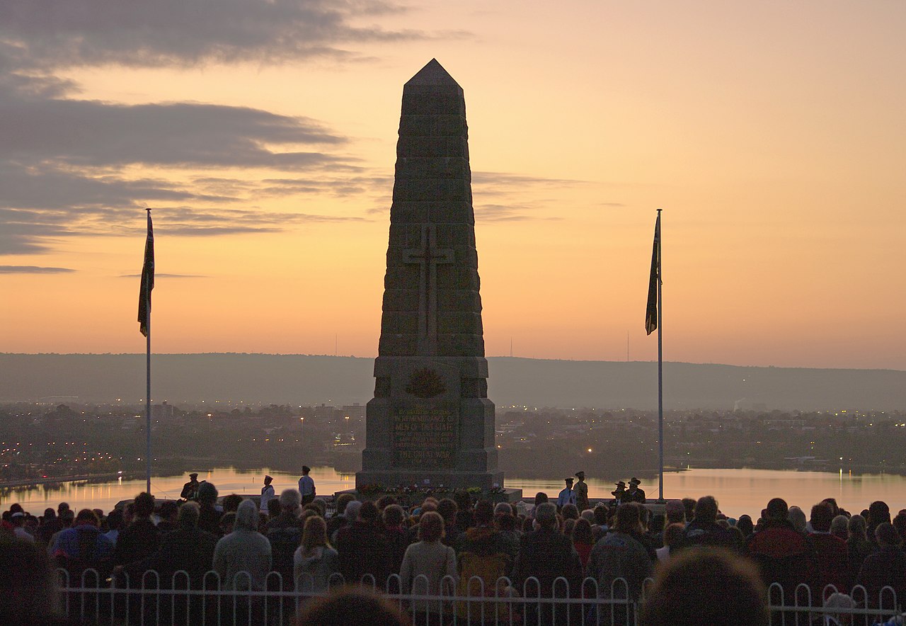 2009 ANZAC Day dawn service at the State War Memorial in Kings Park, Perth, Western Australia, showing the eternal flame and memorial in pre-dawn darkness / Public Domain (Australia Government)