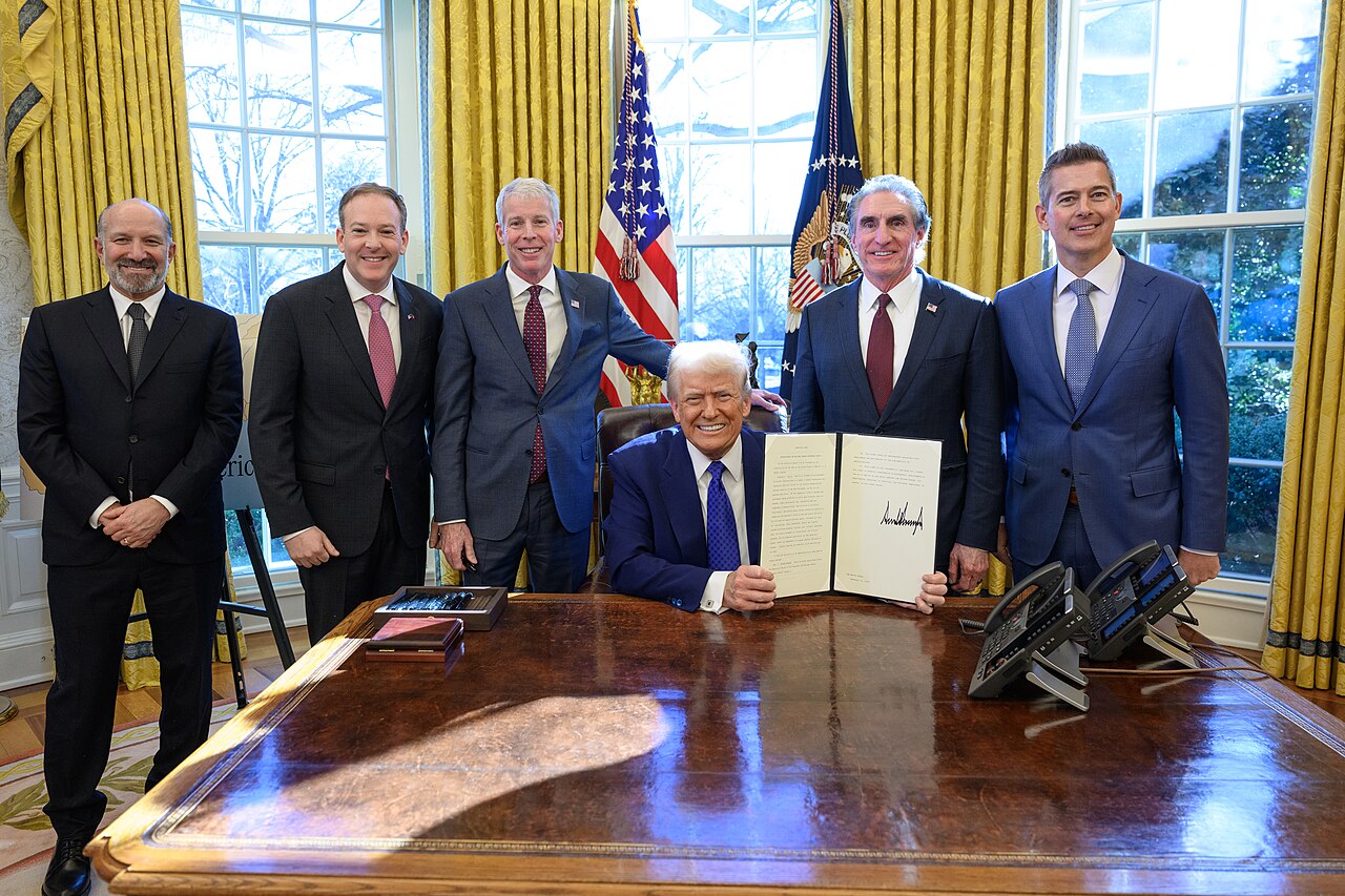U.S. President Donald Trump with Commerce Secretary nominee Howard Lutnick, EPA Administrator Lee Zeldin, Energy Secretary Chris Wright, Interior Secretary Doug Burgum and Transportation Secretary Sean Duffy / Wikimedia Commons