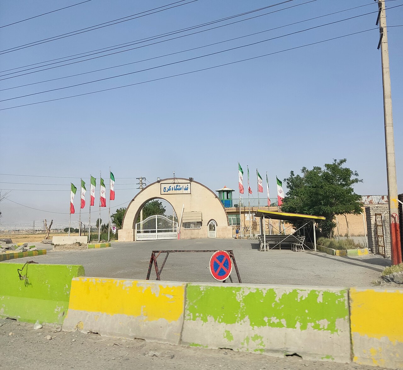 Ghezel Hesar Prison exterior in Iran / Wikimedia Commons user: Ghezel Hesar Prison.jpg