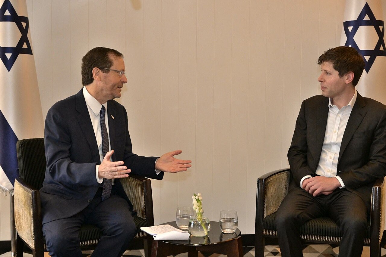 Sam Altman, CEO and co-founder of OpenAI, meeting with Israeli President Isaac Herzog in June 2023 / Amos Ben Gershon/Presidency of Israel