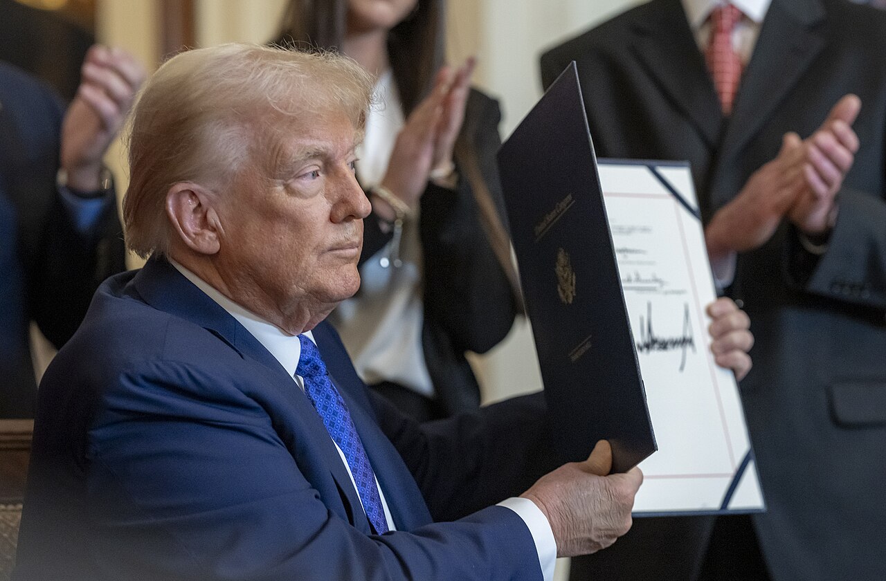 Trump Warns China Over Covert Iran Weapons Shipment Plans