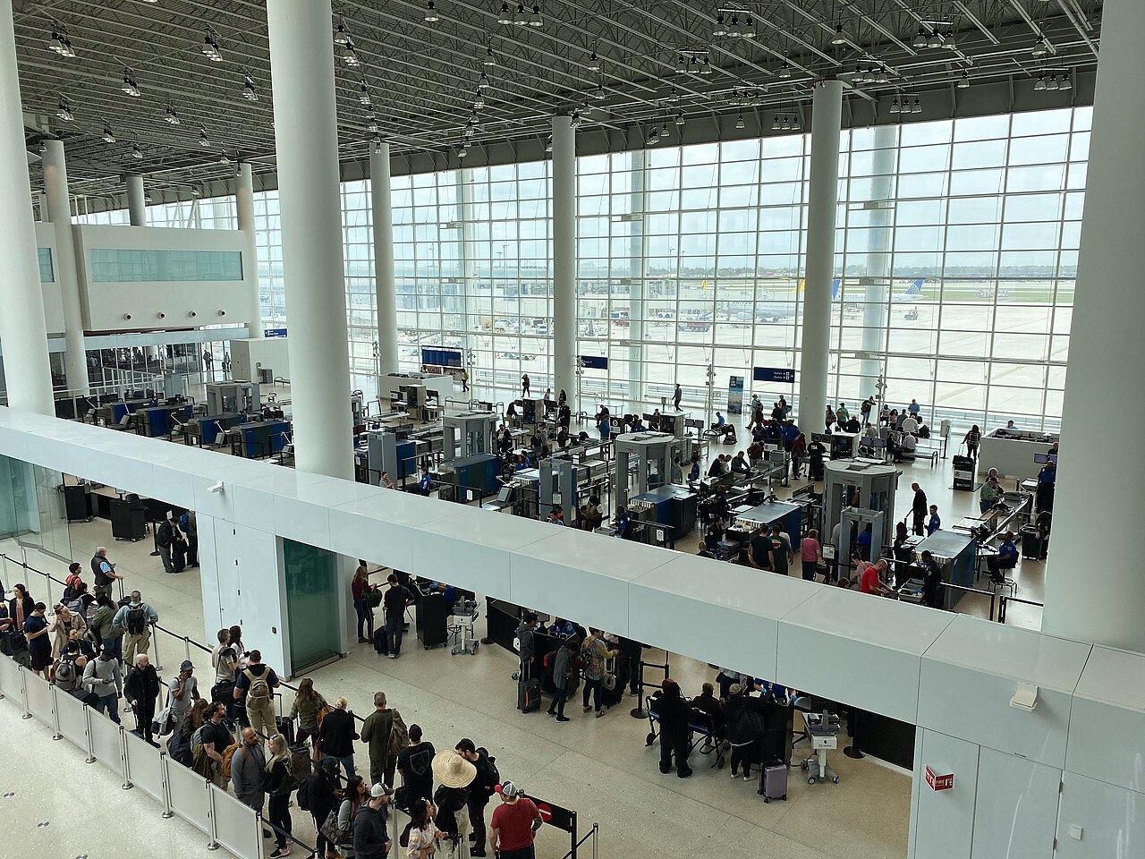 TSA Security Checkpoint at New Orleans Airport / Wikimedia Commons