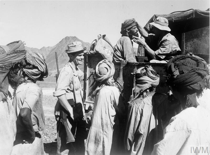 British SAS trooper from 22 SAS Regiment giving medical treatment to villagers in the Yanqul Plain of Oman / Wikimedia Commons