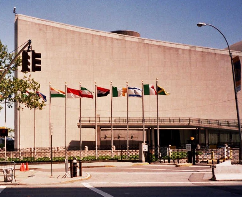 Flags waving in the courtyard of the UN building in New York, including the Iranian flag among other national flags / Public Domain