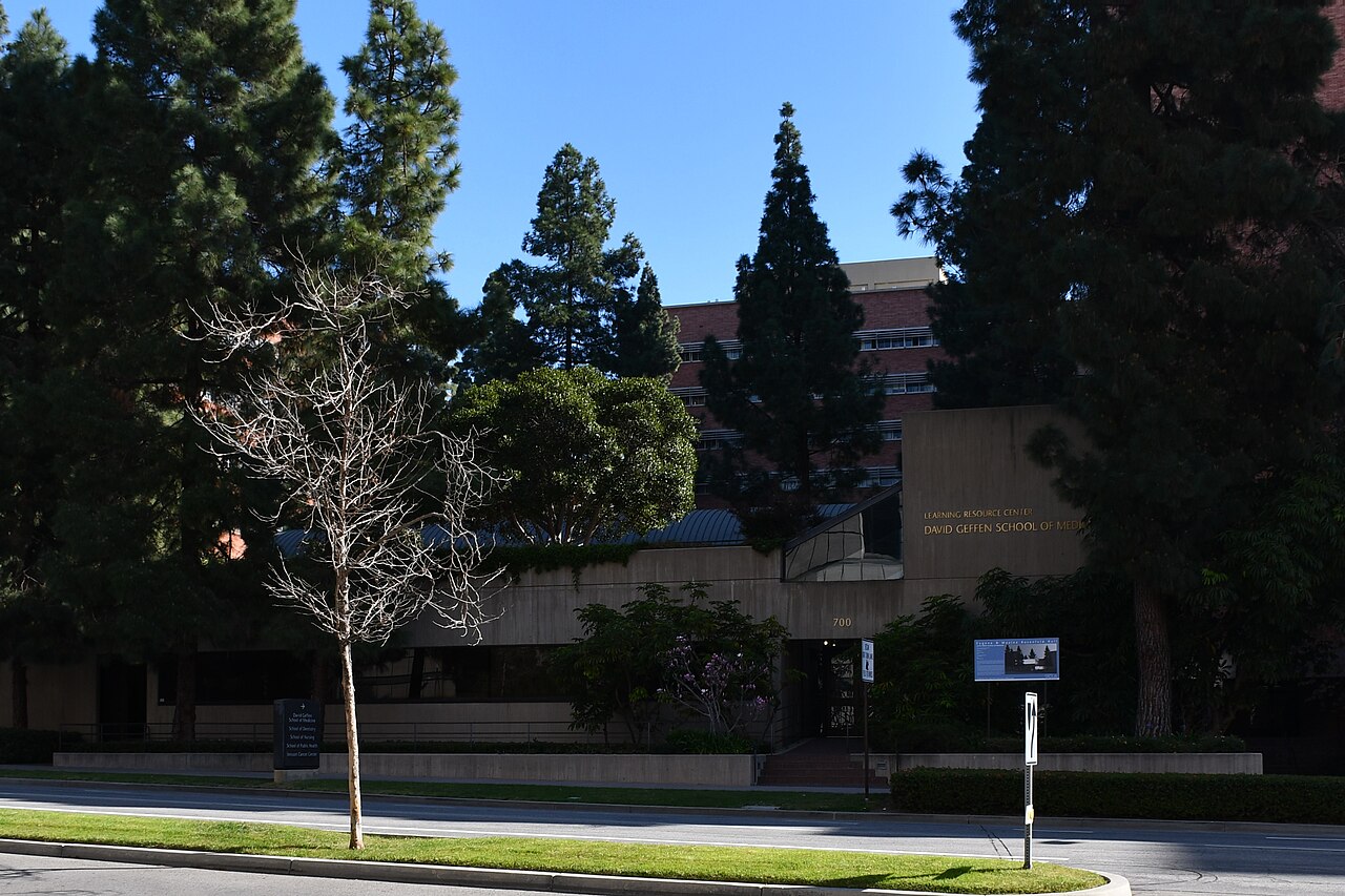 David Geffen School of Medicine at UCLA building exterior / Wikimedia Commons