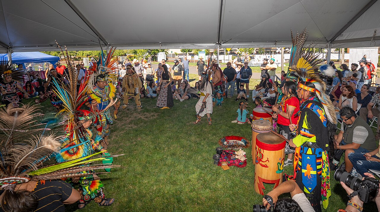 Dragon boat races at the 2025 World Beat Festival in Salem, Oregon, a multicultural community event celebrating 70 cultures with diverse participants / Megan Waples, Oregon National Guard