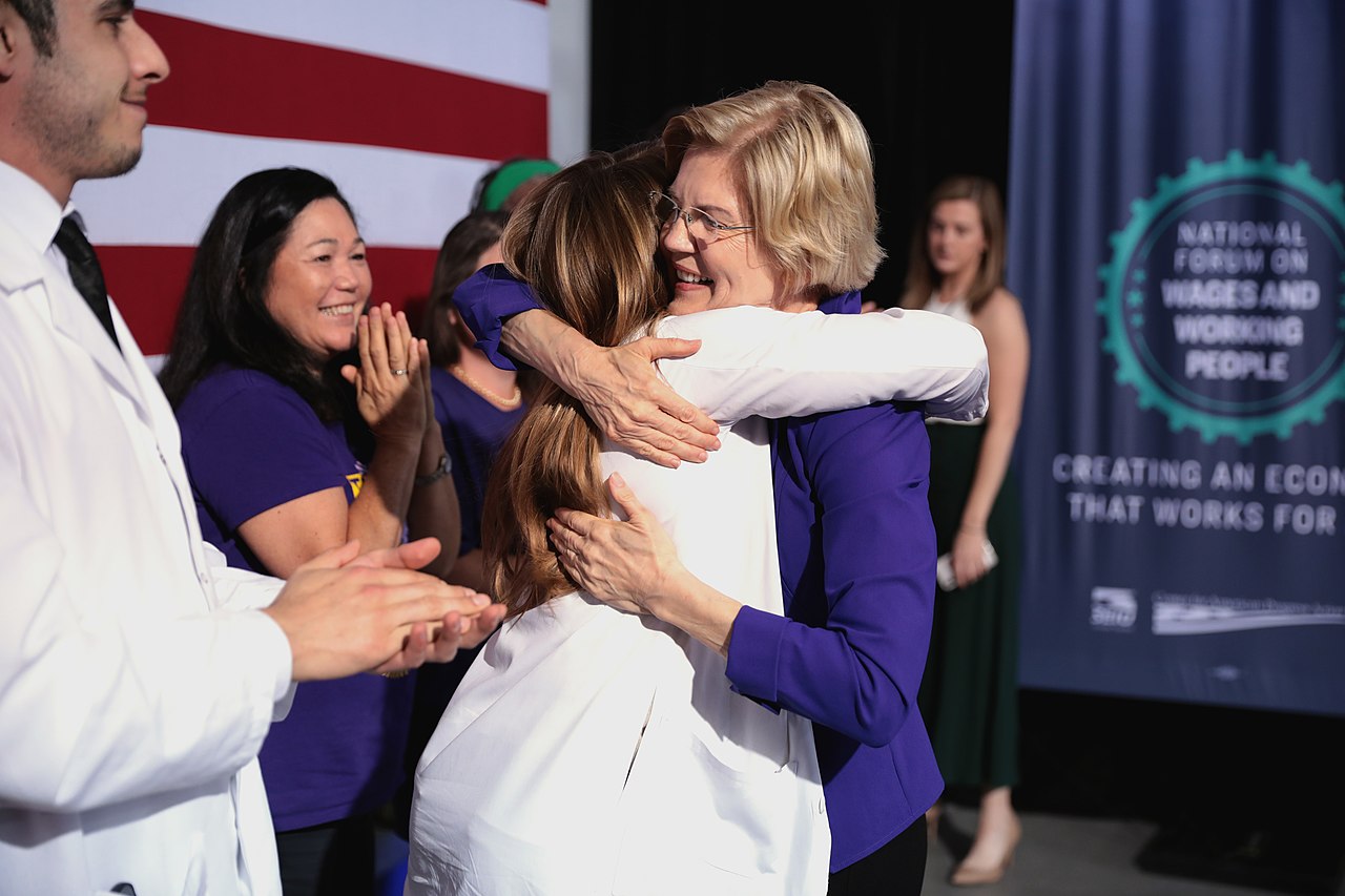 U.S. Senator Elizabeth Warren speaking with attendees at the 2019 National Forum on Wages and Working People in Las Vegas, Nevada / Gage Skidmore
