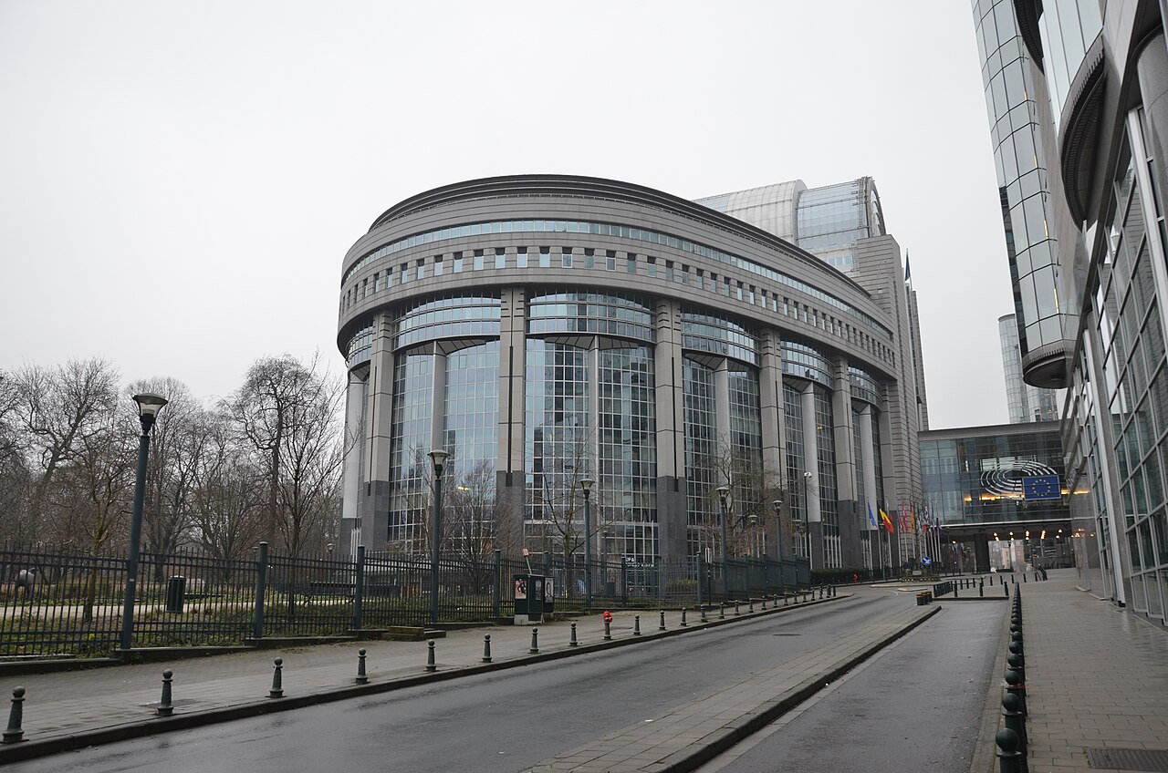 EU Delays AI Rules After Industry Warns of 'Deindustrialisation'