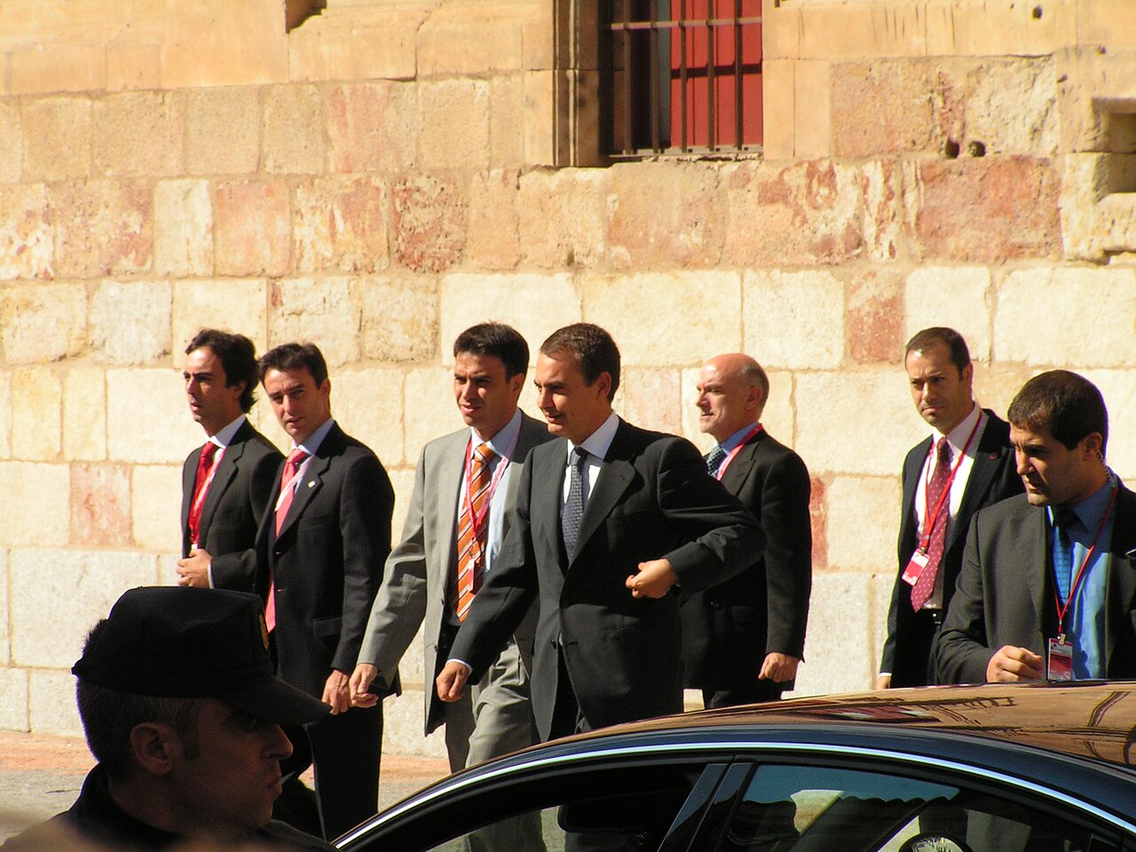 Formal portrait of José Luis Rodríguez Zapatero in official government attire / Wikimedia Commons
