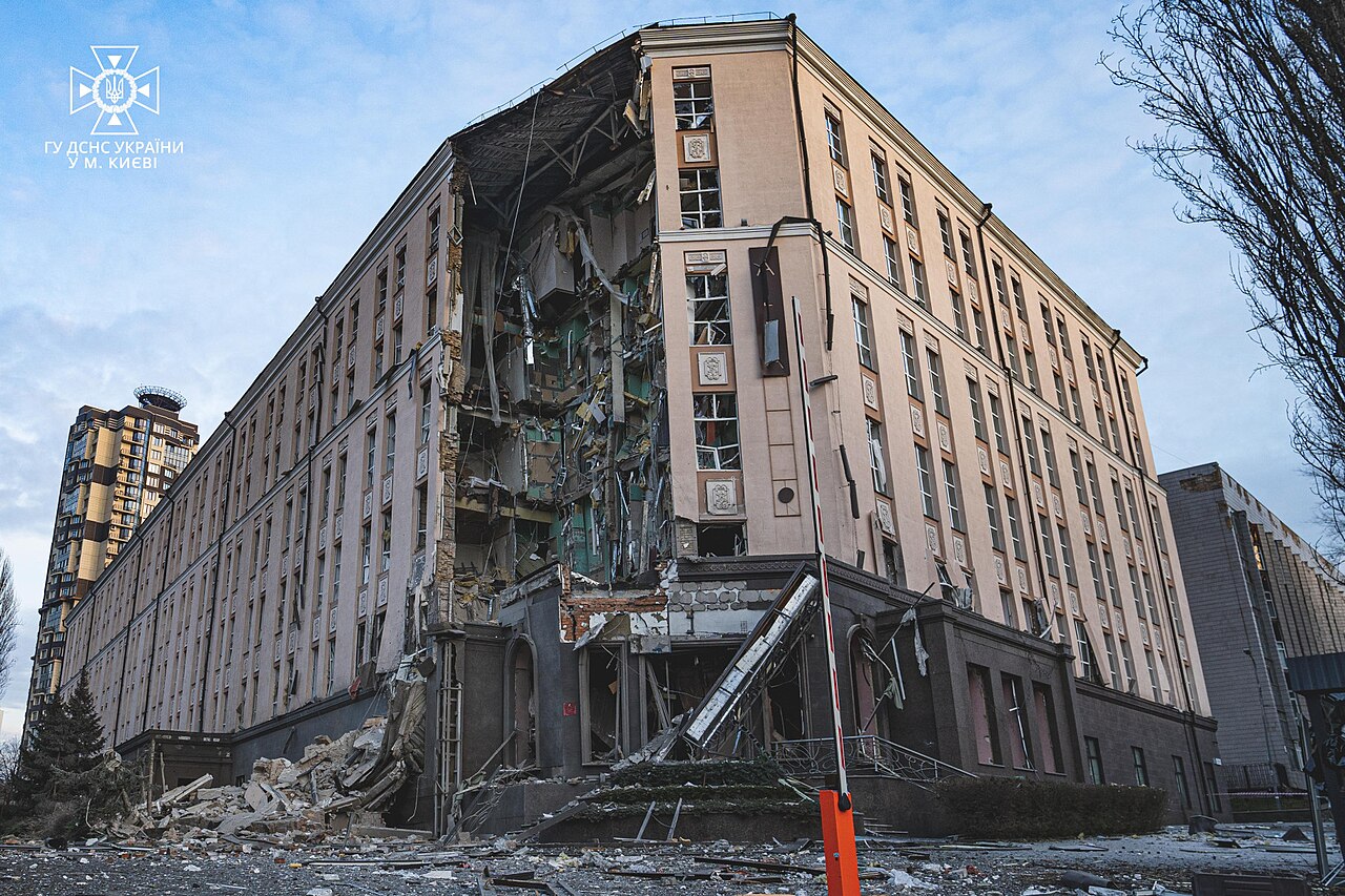 Alfavito hotel in Kyiv showing damage after a Russian missile attack on December 31, 2022 / Wikimedia Commons