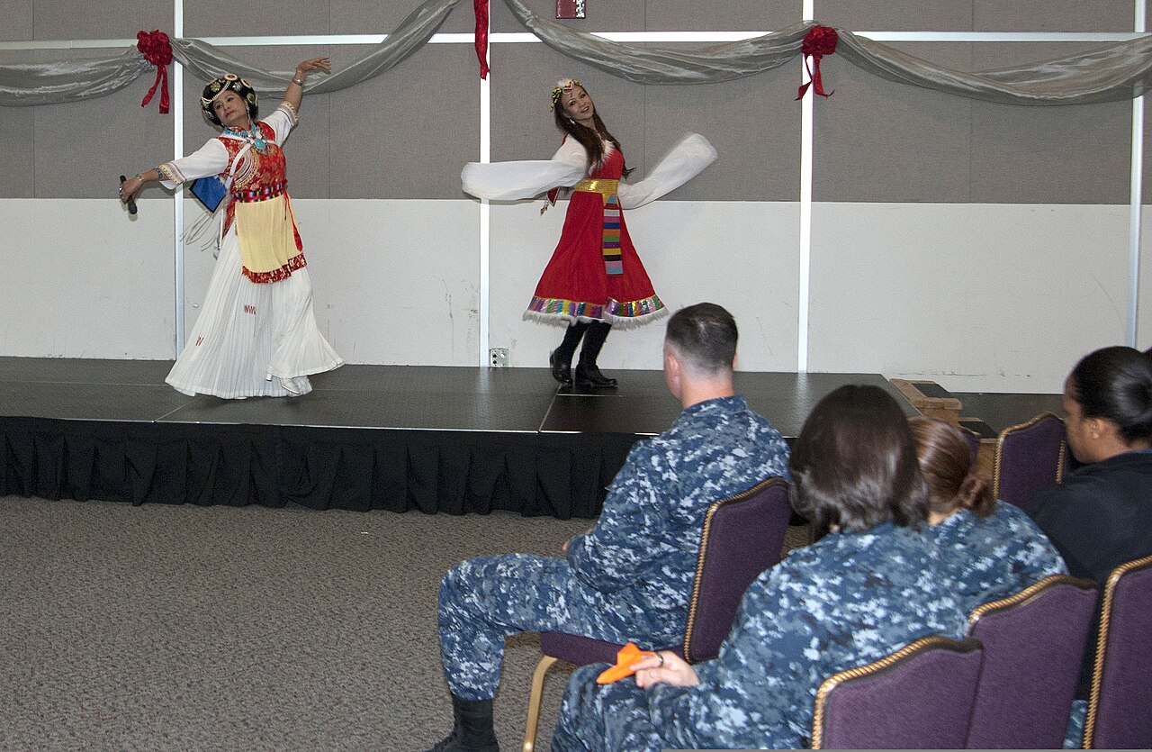 Members of Shen Yun performing a traditional Chinese song and dance on stage / U.S. Navy photo