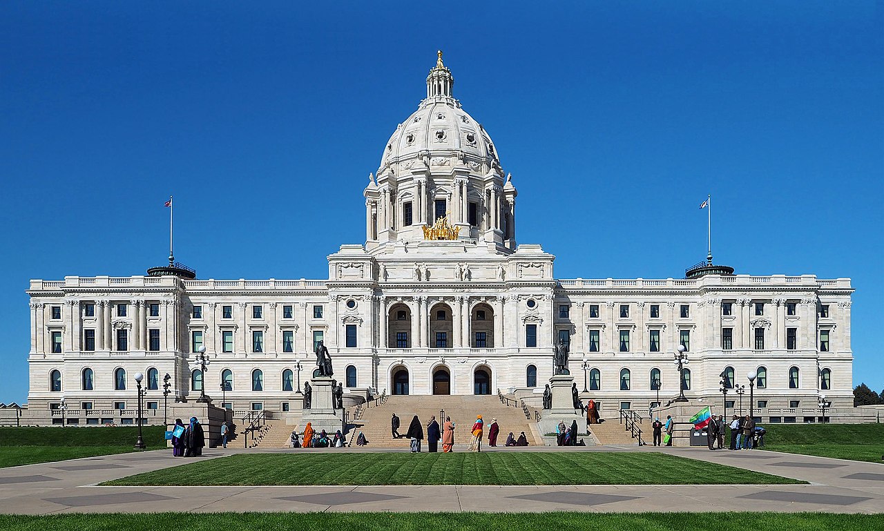 Exterior view of the Minnesota State Capitol building in St. Paul, Minnesota, taken from the south in 2017 / Public Domain