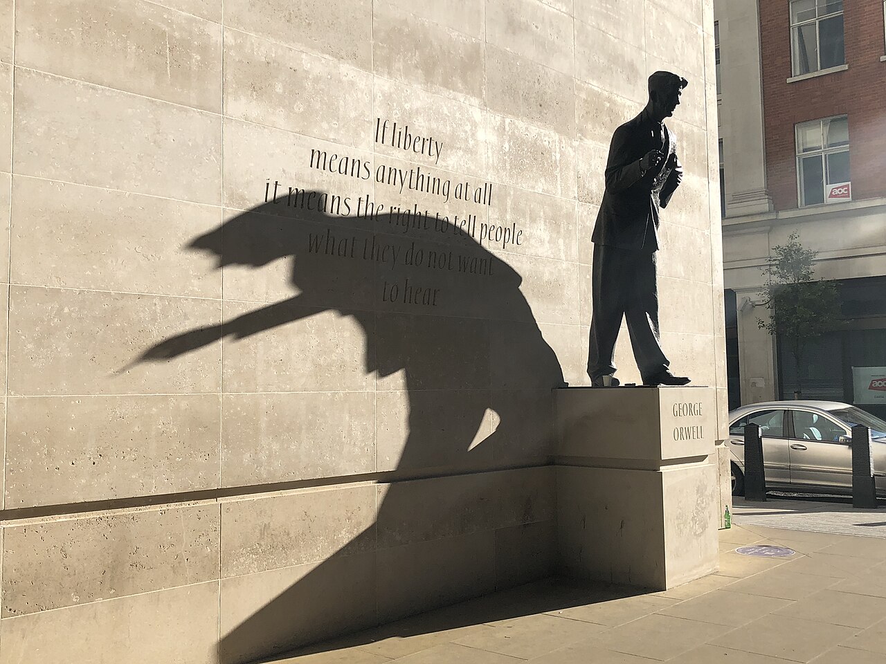 Statue of George Orwell outside Broadcasting House in London / Unknown photographer, 2018