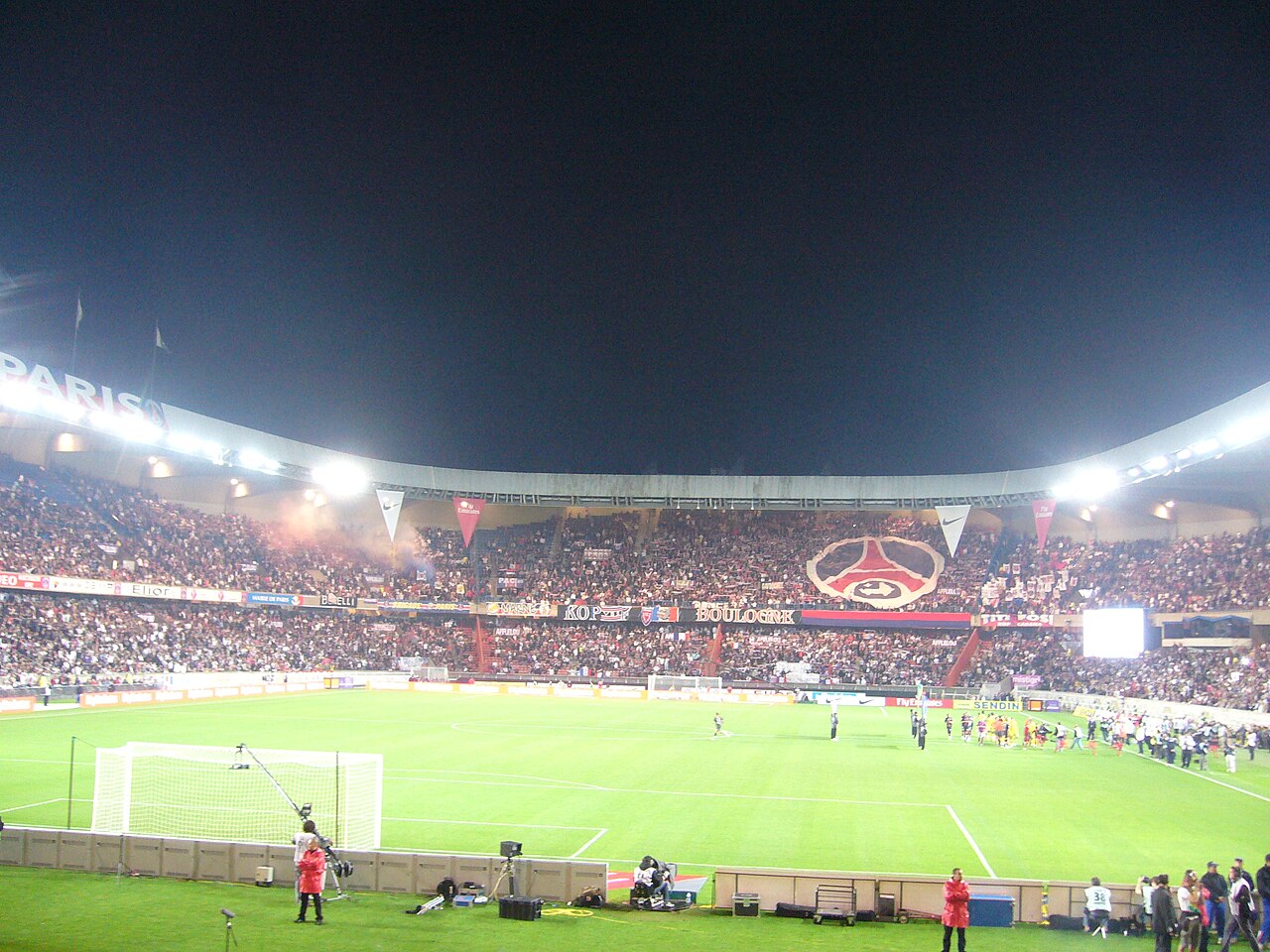 PSG banner displayed at Parc des Princes stadium during a match against FC Nantes in 2008 / Photo by Jean-Baptiste