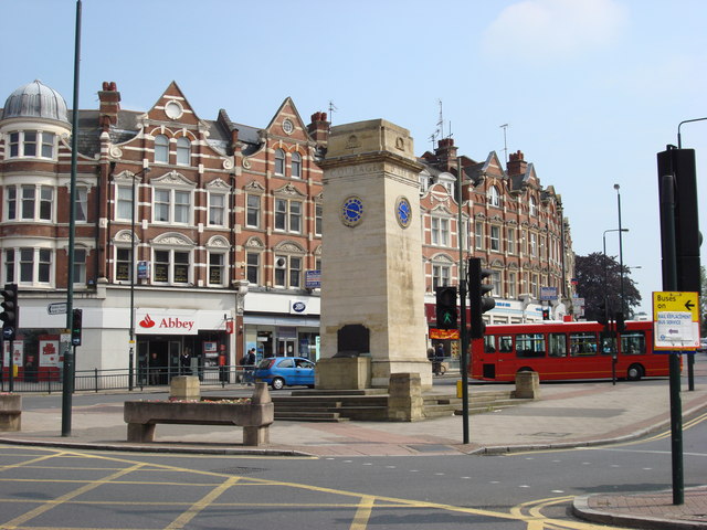 Clock Tower at Golders Green, south of Golders Green Underground Station / Geograph photographer