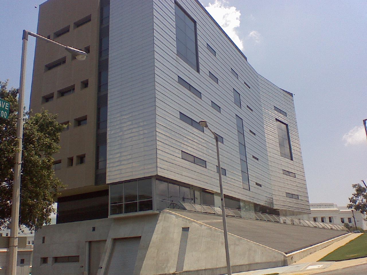 Southern Poverty Law Center headquarters building in Montgomery, Alabama / Wikimedia Commons