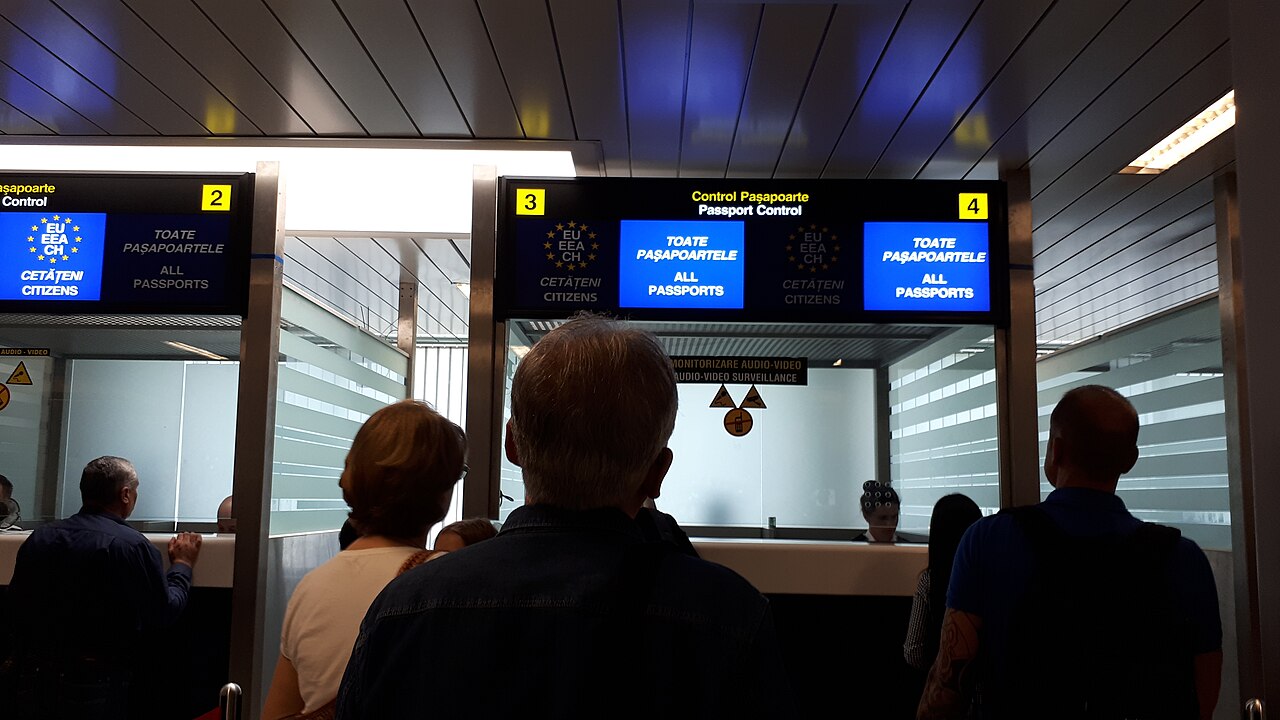 Brexit Penalty: EU Border System Leaves British Holidaymakers Stranded at Airports