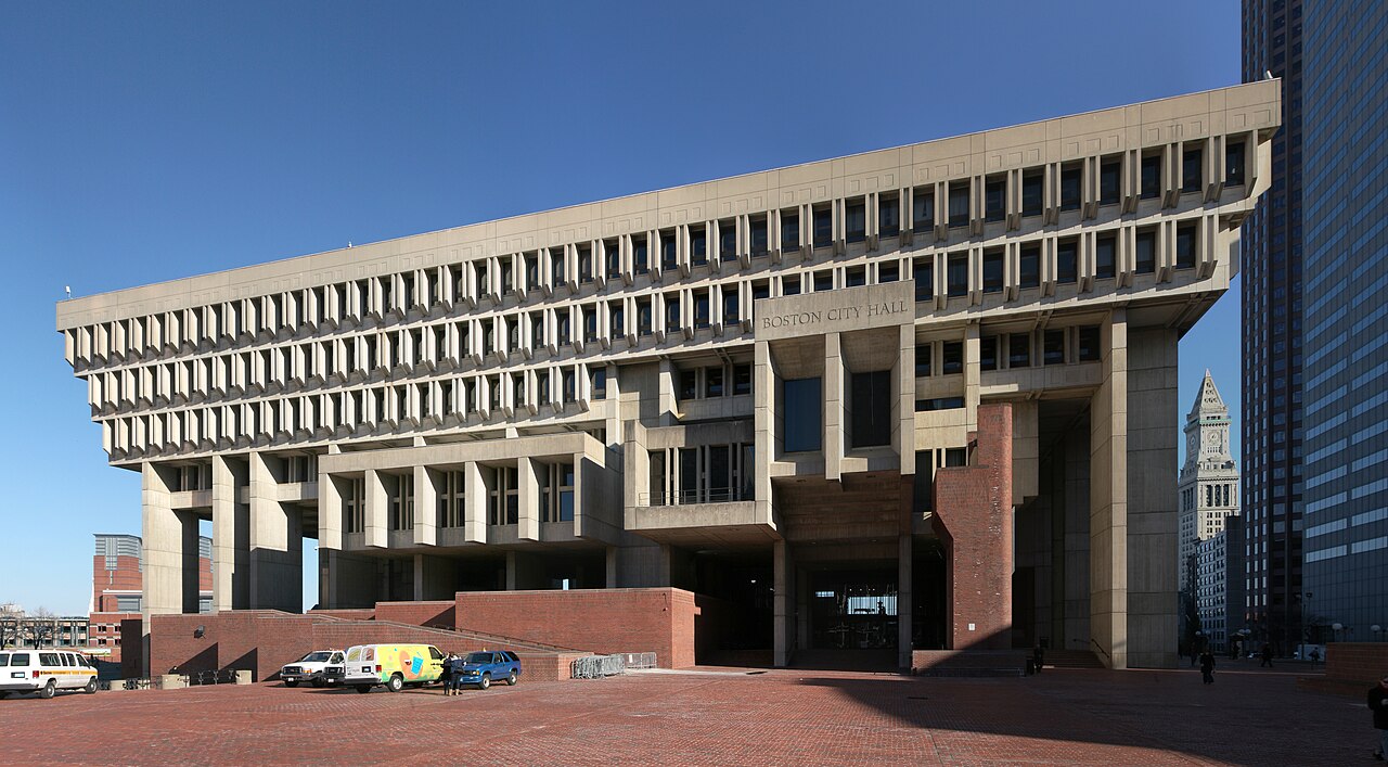 Boston City Hall exterior building facade / Janice Lovell (CC BY-SA 3.0)