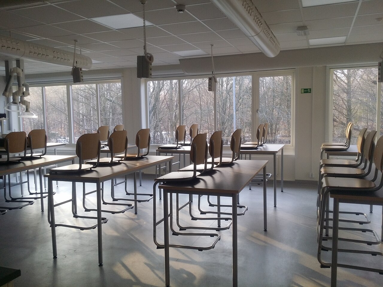Sweden Bans Phones in Schools, Reclaims Classroom Focus