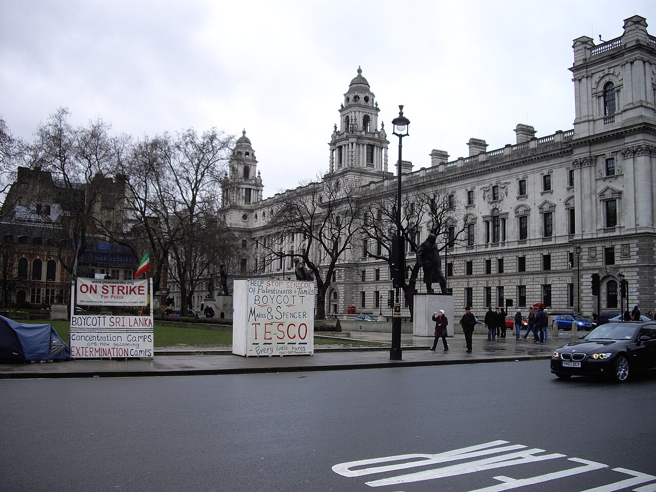 Secret Home Office Unit Directs Police to Label Migration Critics as 'Thugs'