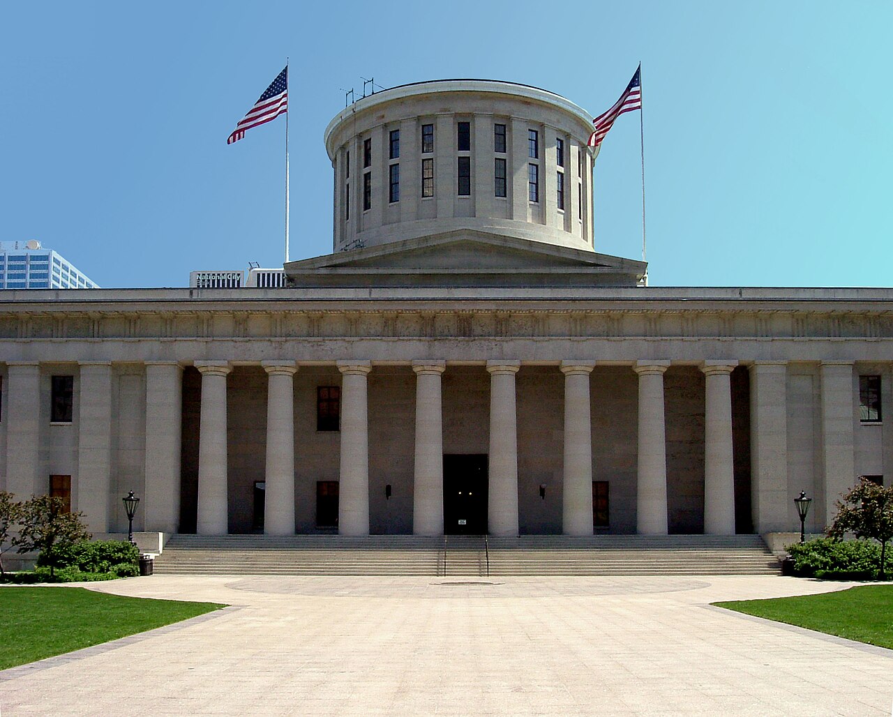 Exterior of the Ohio Statehouse building in Columbus, Ohio / Public Domain