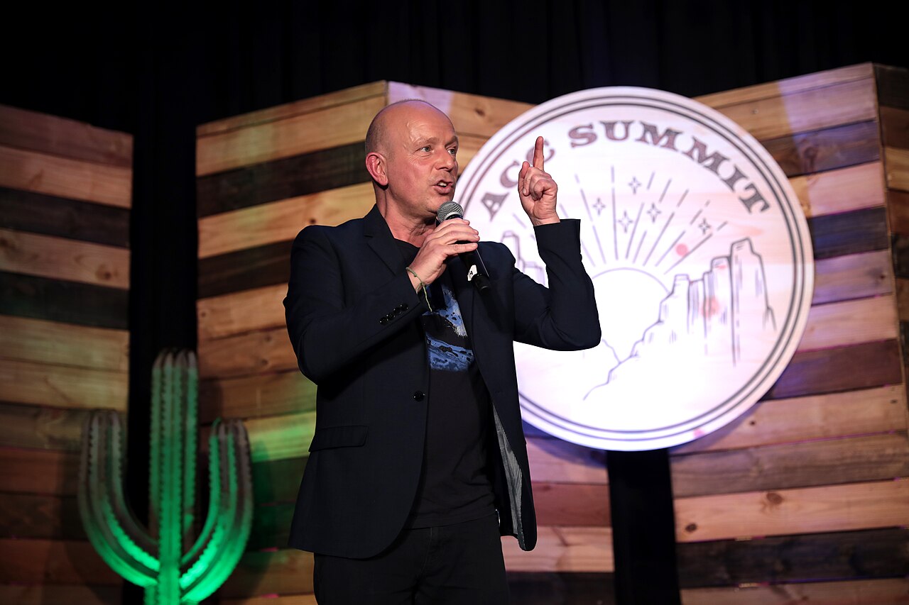 Conservative Steve Hilton Surges in California Governor's Race