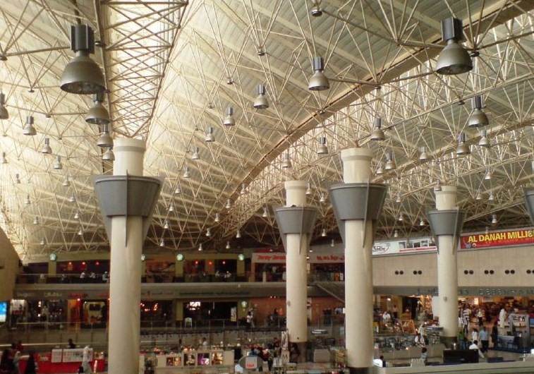 Iran Strikes Kuwait Airport as Ceasefire Crumbles
